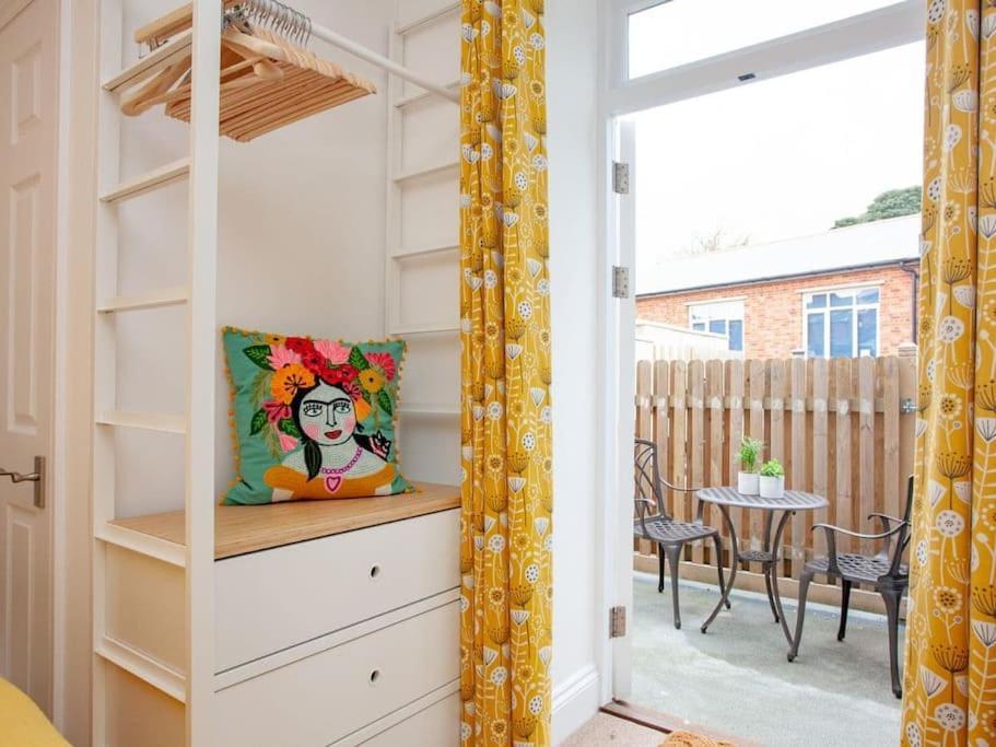 2 Central, Spacious, Apartment With Private Patio Sidmouth Extérieur photo