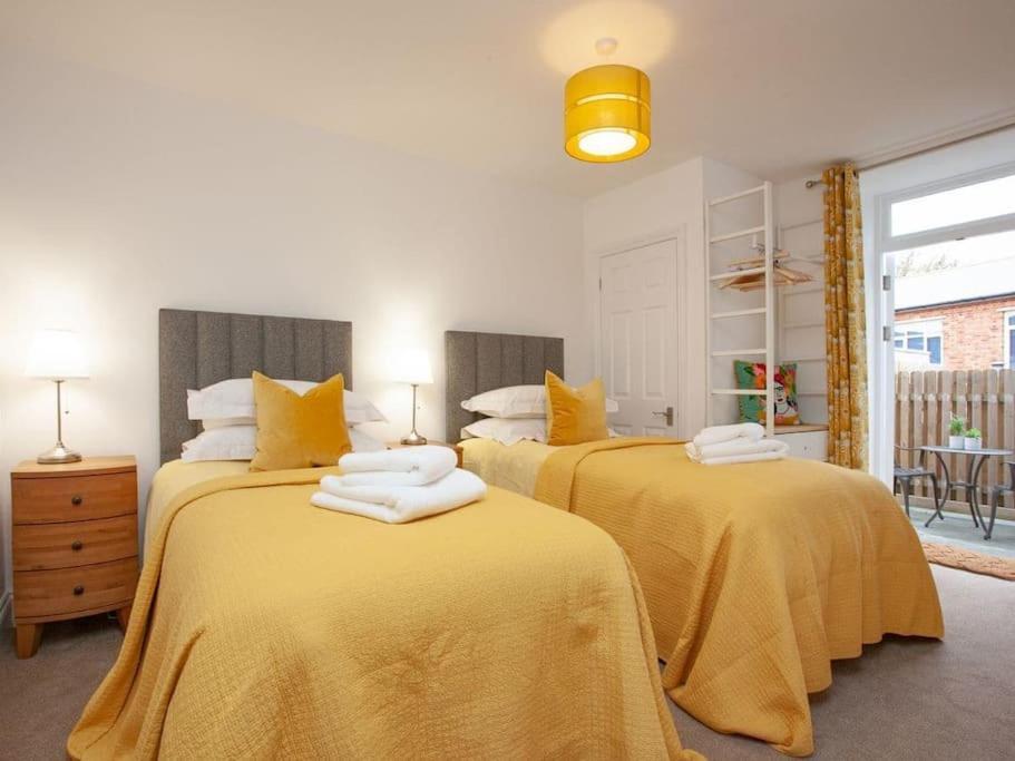 2 Central, Spacious, Apartment With Private Patio Sidmouth Extérieur photo